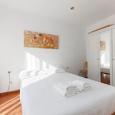 Aparteasy - Private Terrace, 3-bedroom Apartamento Barcelona