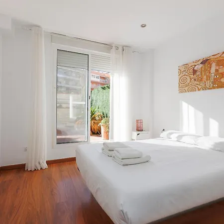 Aparteasy - Private Terrace, 3-bedroom * Барселона