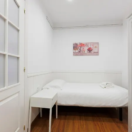 Aparteasy - Private Terrace, 3-bedroom Апартаменты Барселона